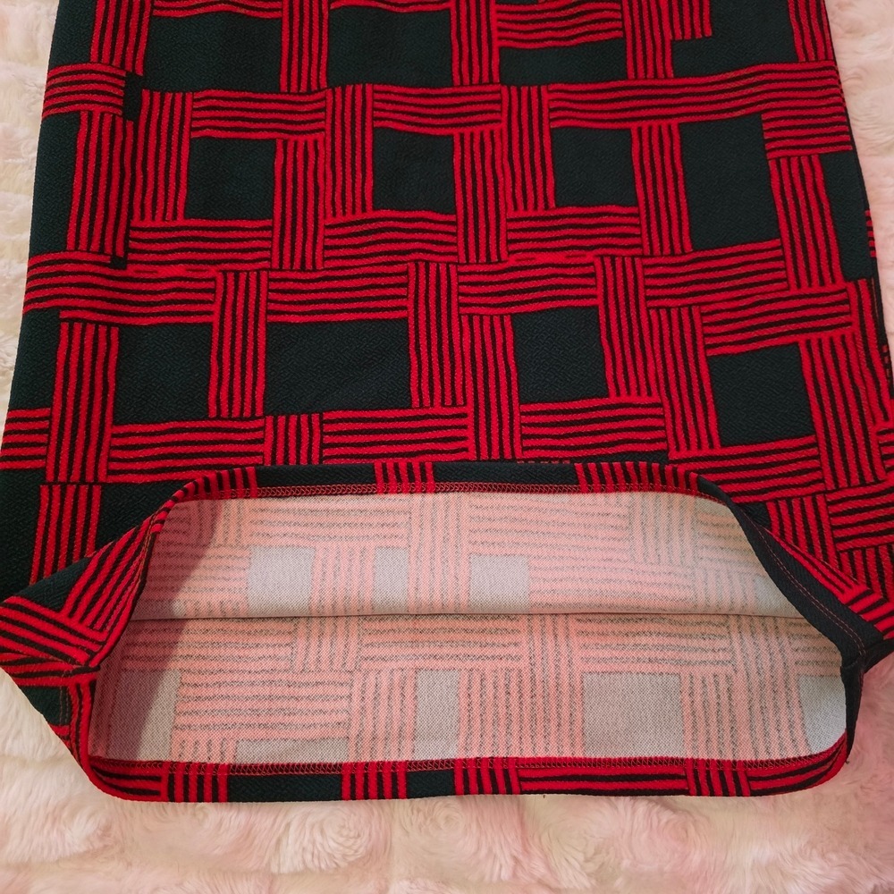 LuLaRoe Cassie‎ Pencil Skirt S Red Black Geometric Basketweave Knit High Waist - Picture 6 of 7